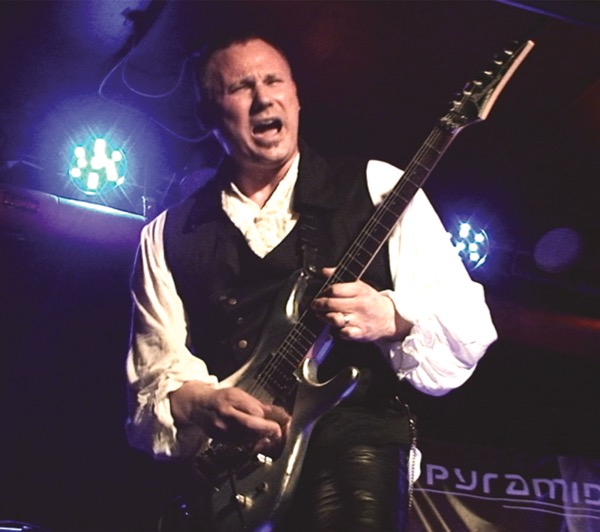 Cosmic Echoes: a conversation with Pyramids on Mars